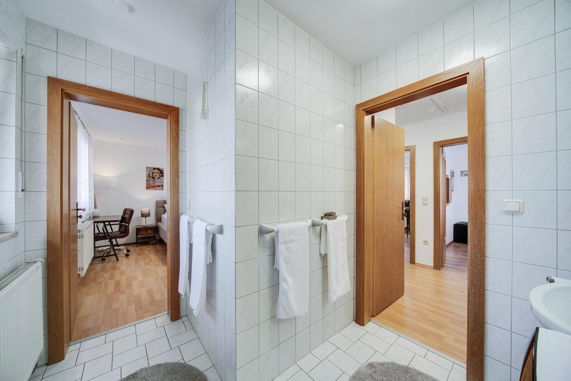 Fewo-Lavees Moderne Zentrale Fewo Nahe Omv Wacker Kliniken Burg -Eigener Eingang-Schluesselloser Check In Burghausen Eksteriør billede