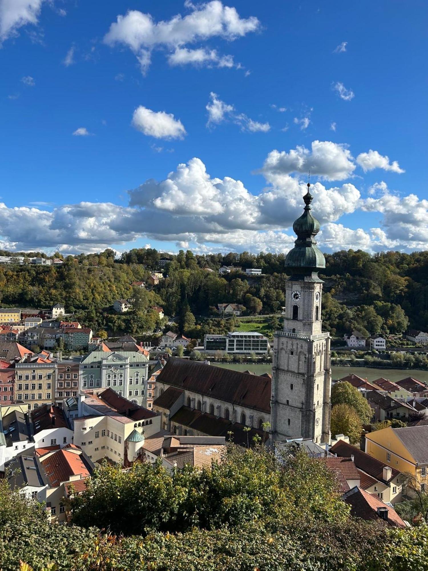 Fewo-Lavees Moderne Zentrale Fewo Nahe Omv Wacker Kliniken Burg -Eigener Eingang-Schluesselloser Check In Burghausen Eksteriør billede